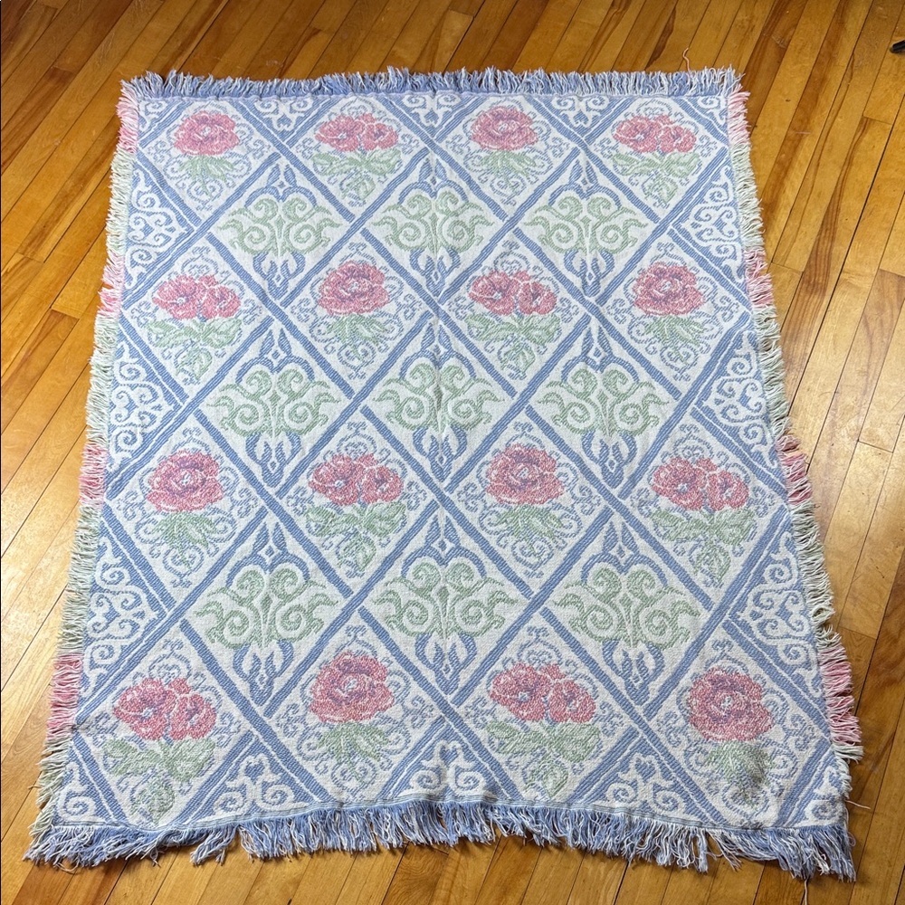 VINTAGE THROW BLANKET ROSES